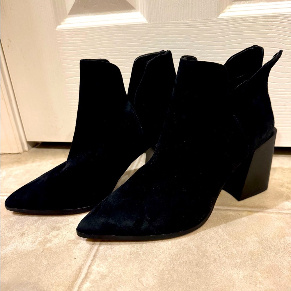 Vince Camuto block heel booties!!